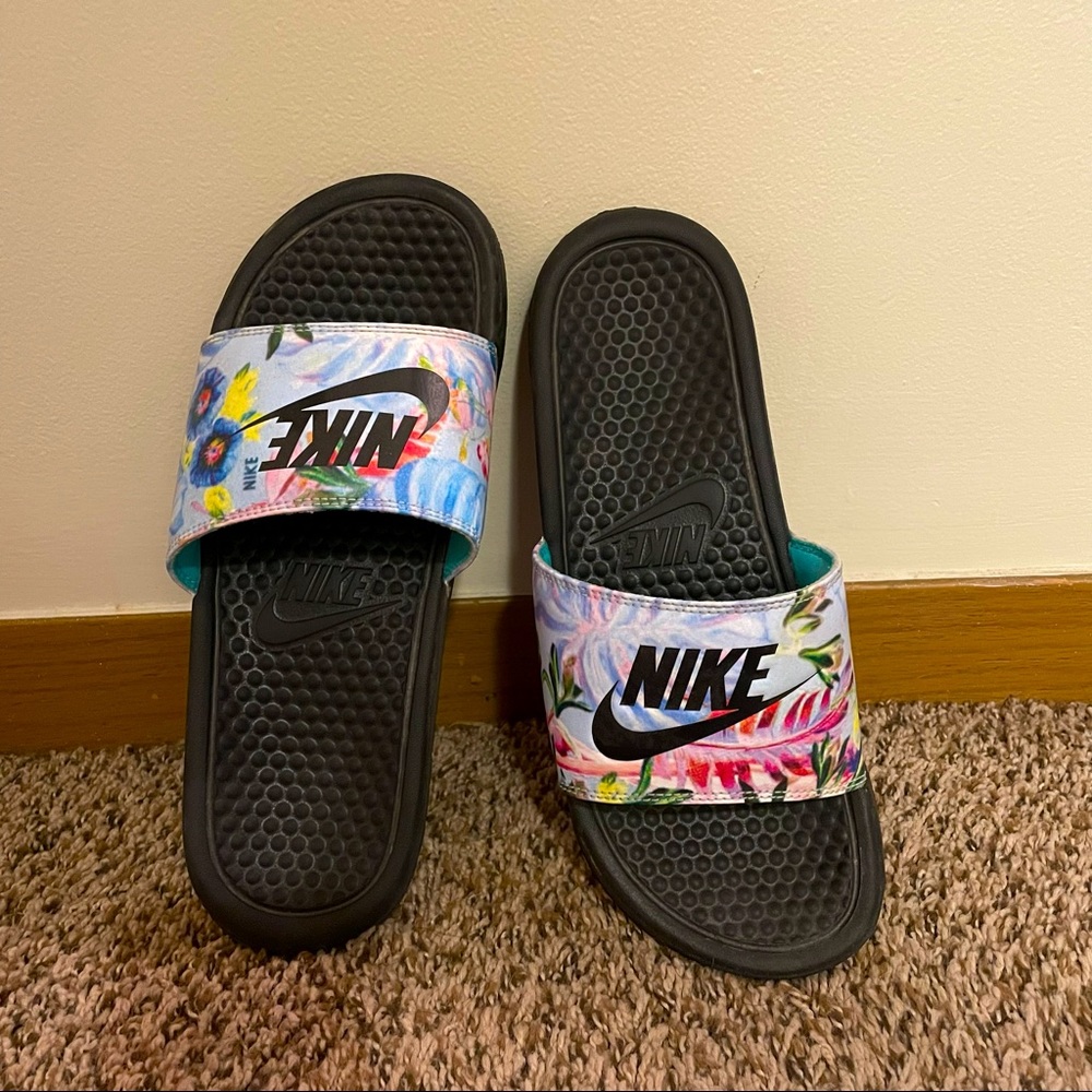 Nike Women’s Slides Size 8
